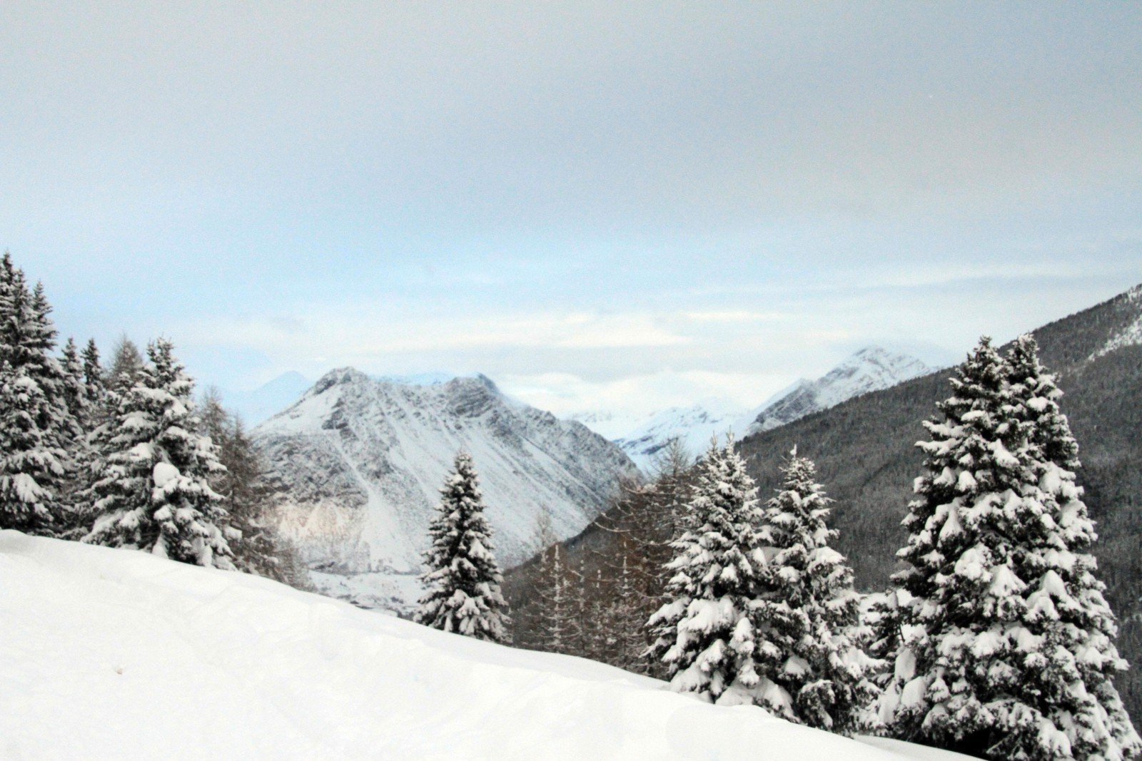 Arnoga in Valtellina in inverno Arnoga husky village