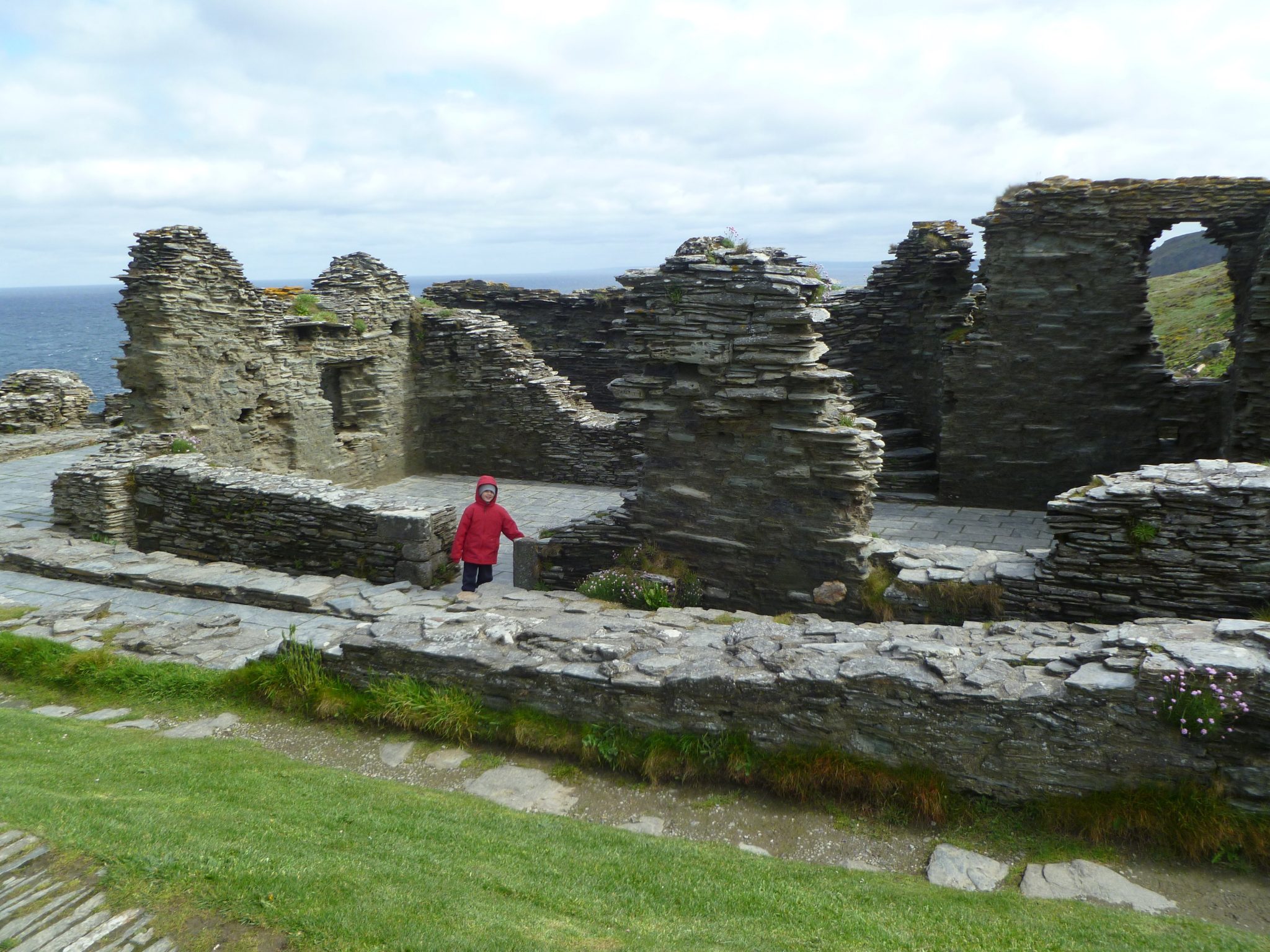 Castello di Tintagel con bambini Castello di Tintagel