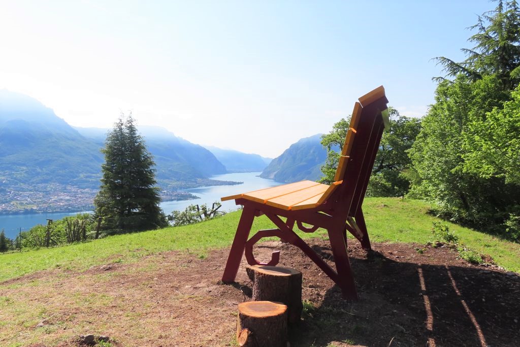 Panchine giganti in Lombardia: panchina di Bellagio Panchina gigante Bellagio