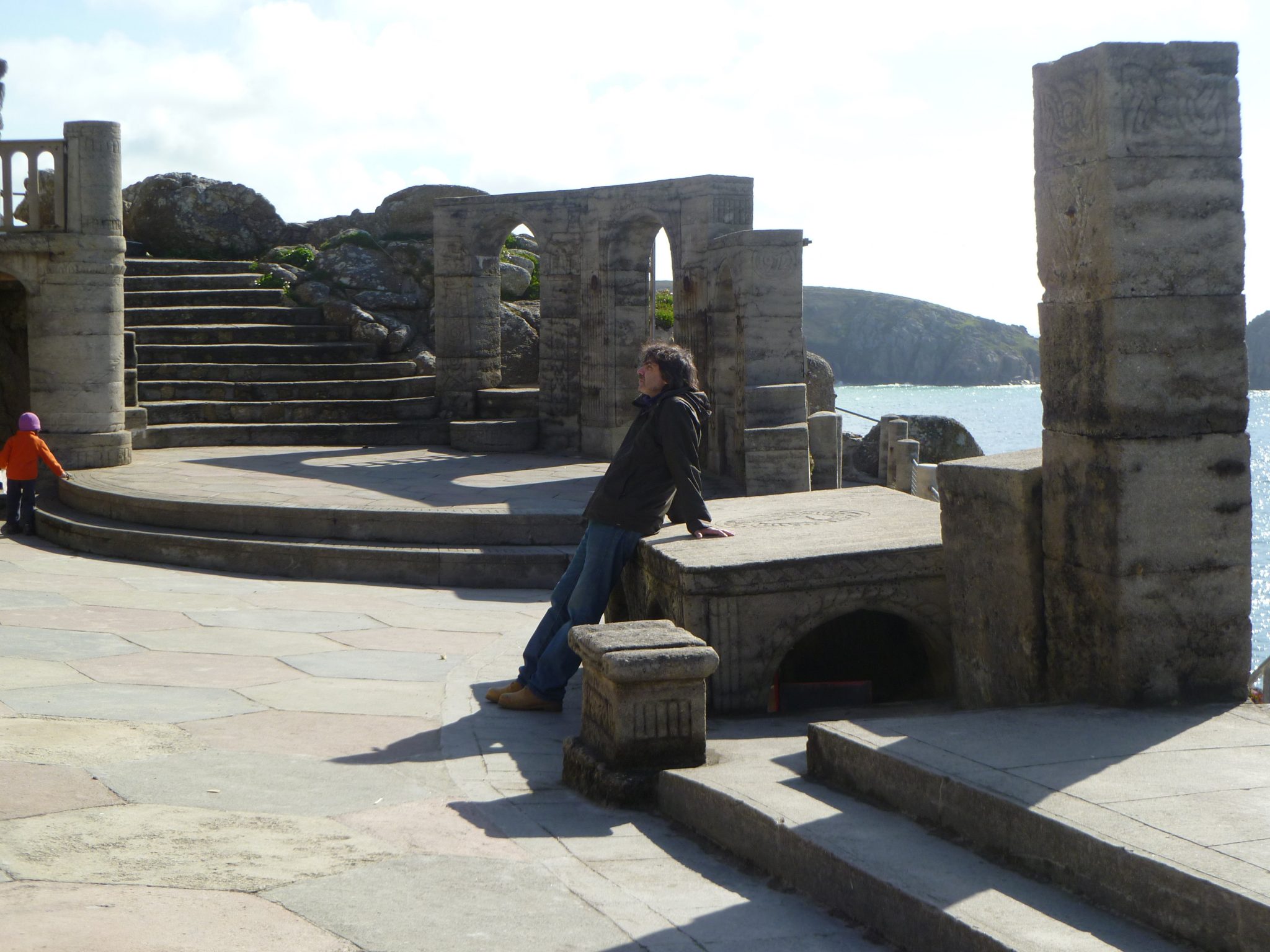 Teatro a picco sul mare Cornovaglia Minack Theatre