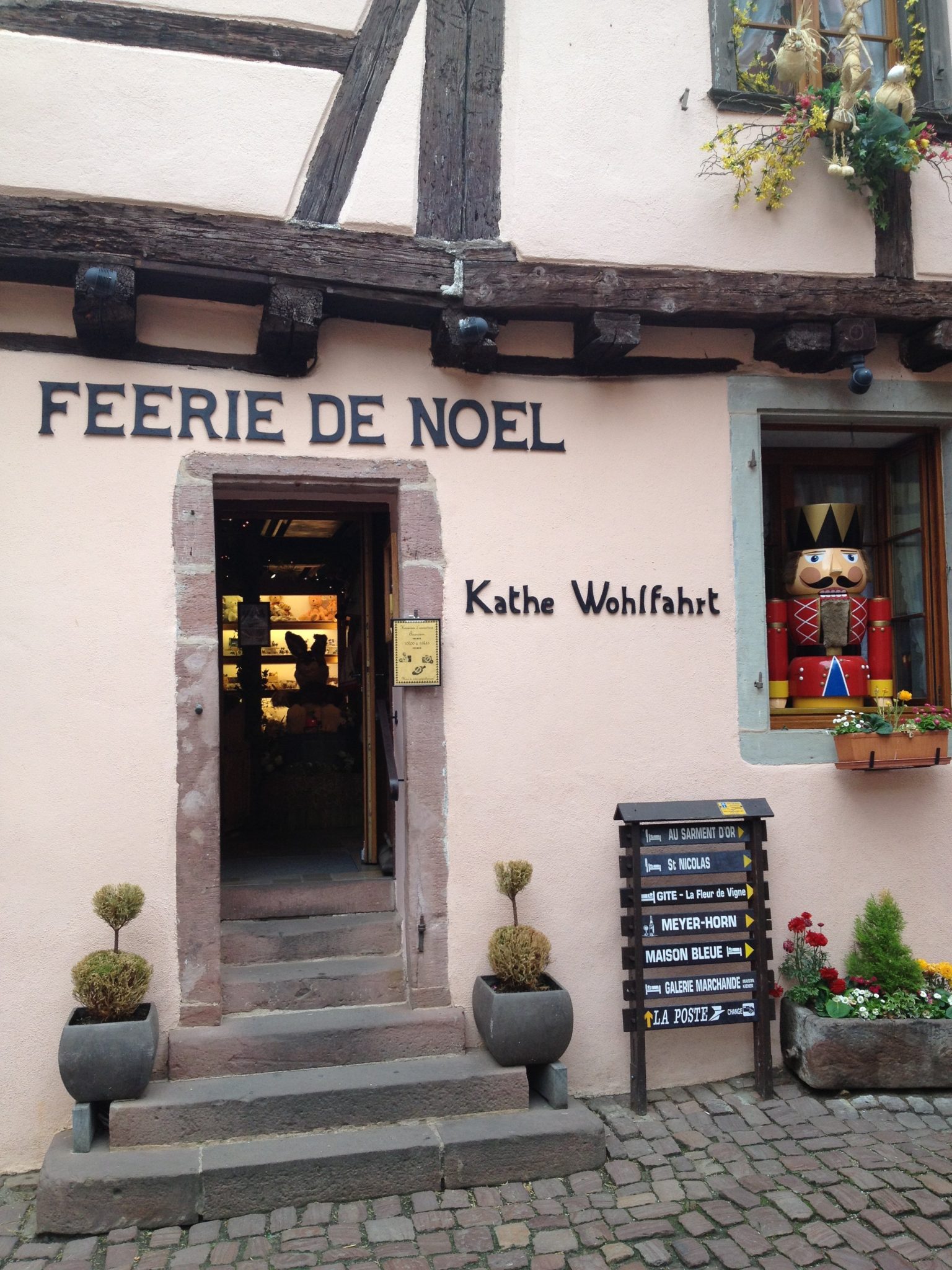Negozio di Natale a Riquewihr Negozio di Natale a Riquewihr