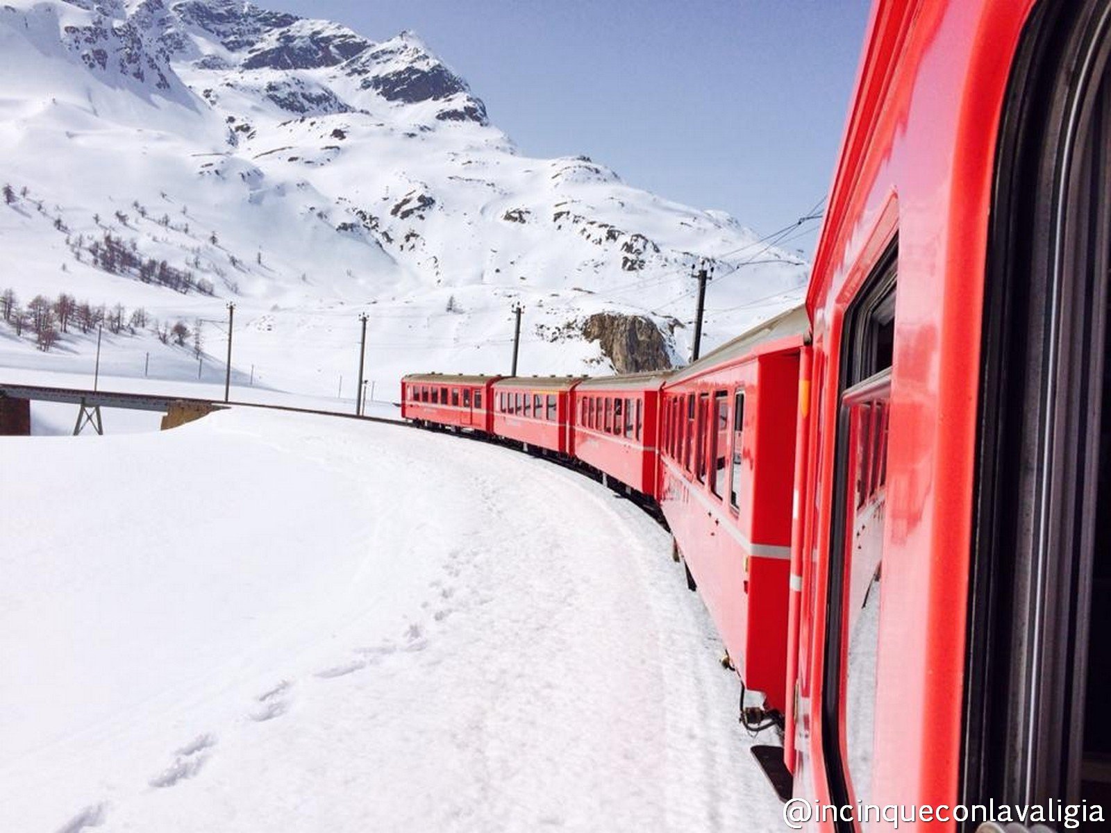 Trenino rosso del Bernina in inverno Trenino rosso del Bernina in inverno