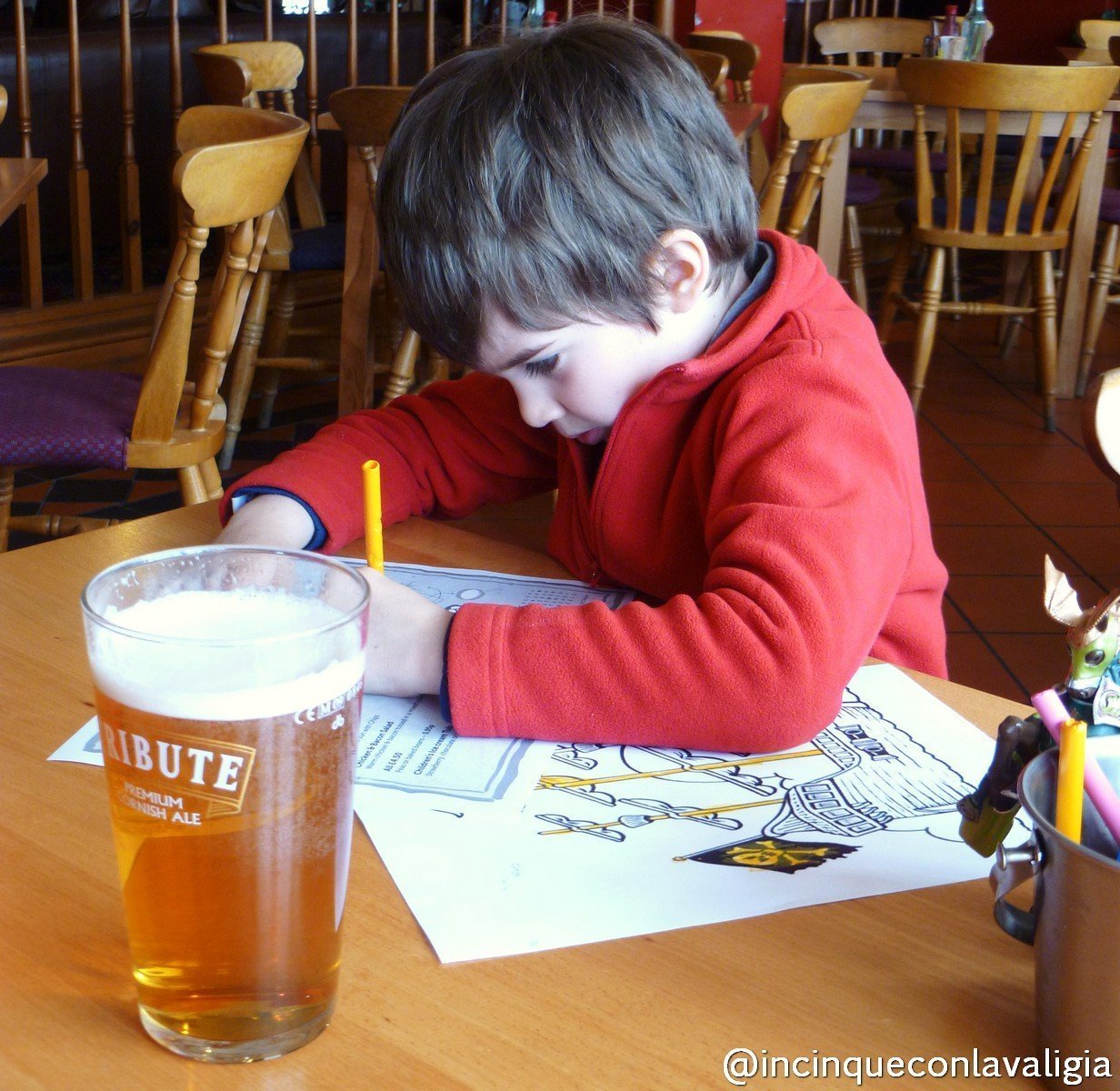 Pranzo al pub Mangiare in un pub in Cornovaglia