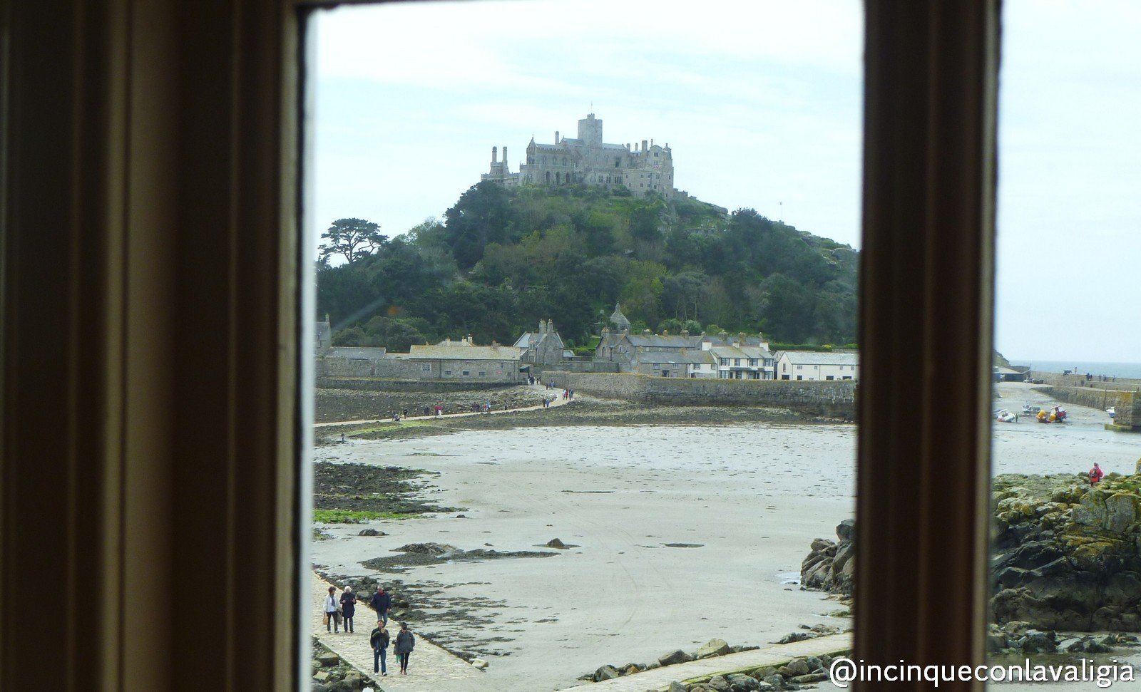 Vista su St Michael's Mount dal pub St Michael's Mount in Cornovaglia