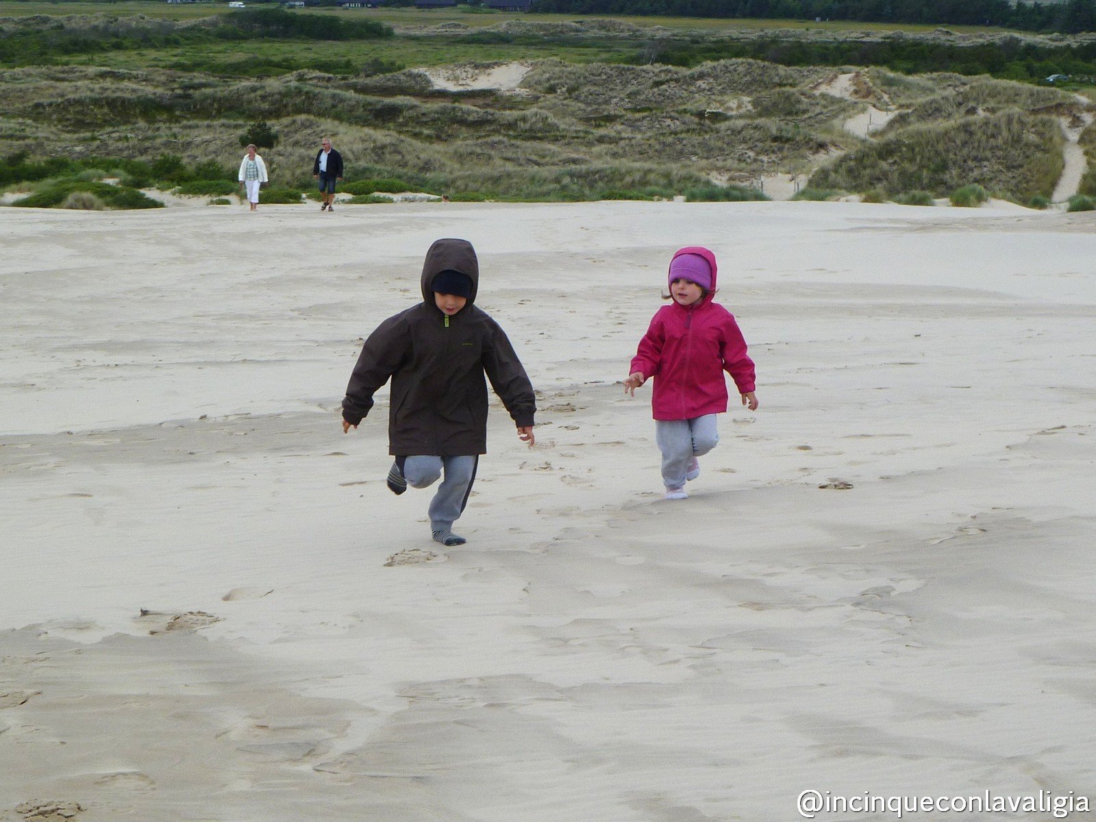 Correre tra le dune di sabbia in Danimarca Dune di sabbia in Danimarca