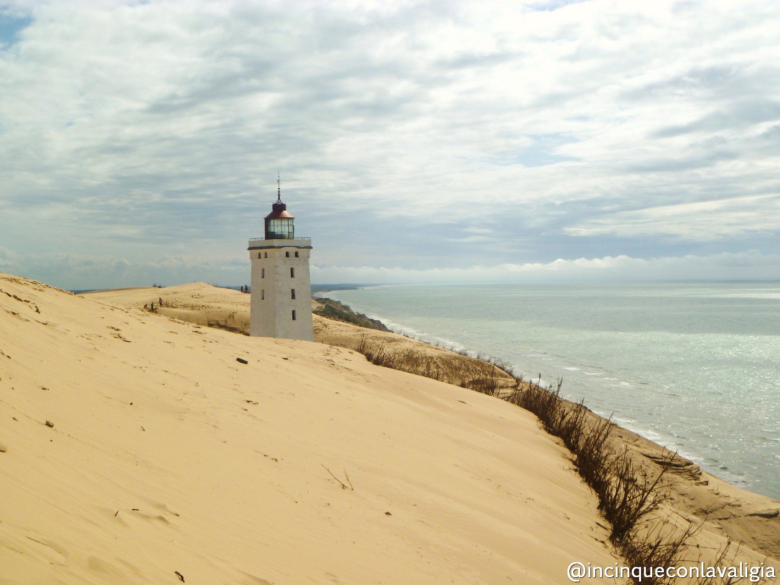 Faro immerso nella sabbia in Danimarca Faro immerso nella sabbia in Danimarca