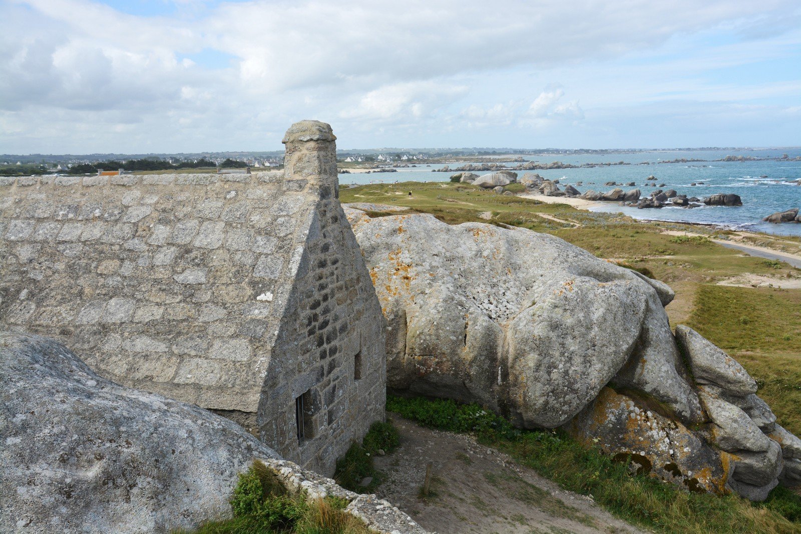 Meneham la casa tra due rocce Bretagna Meneham