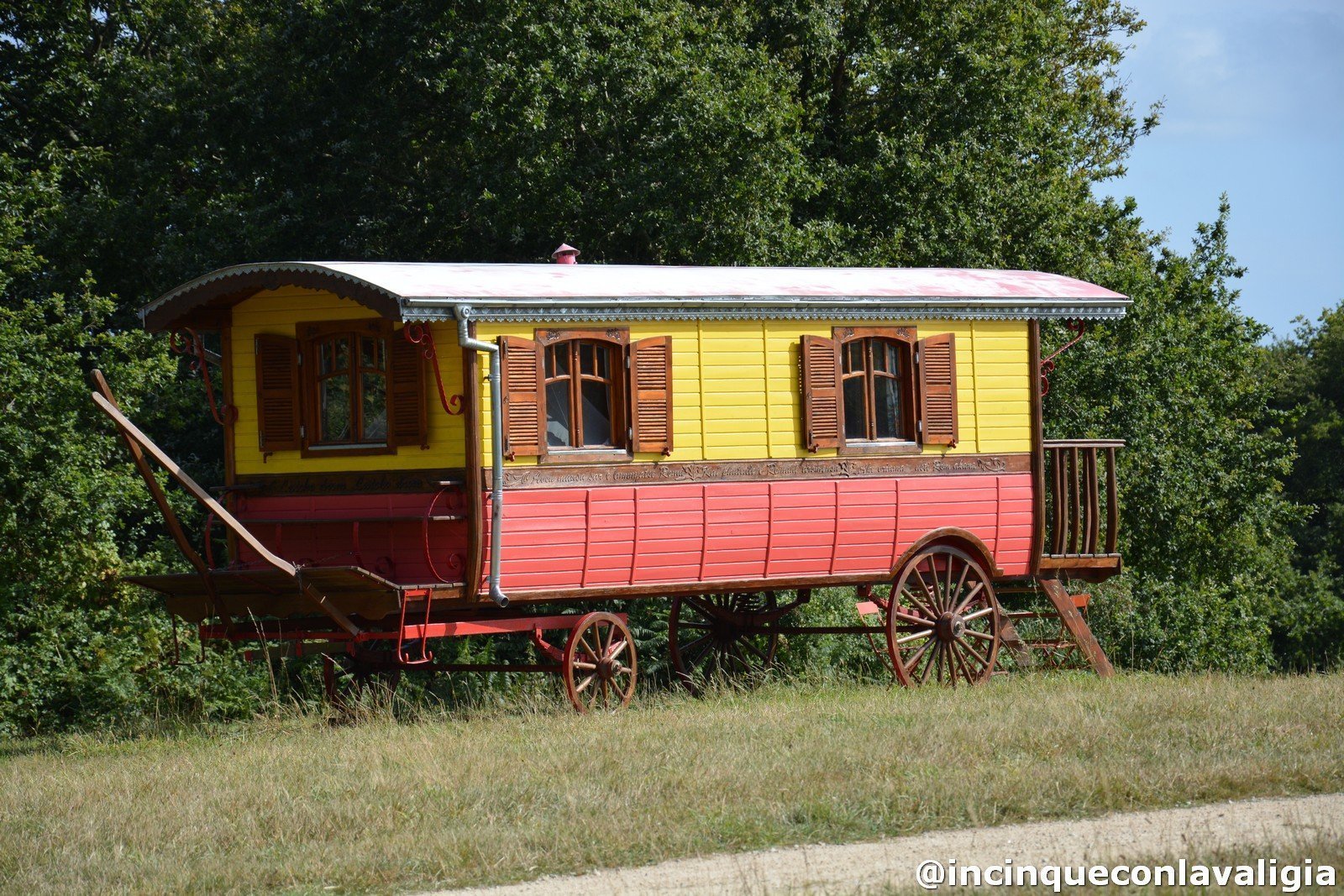 Dormire in una caravan gitana in Bretagna Dormire su un albero in Bretagna
