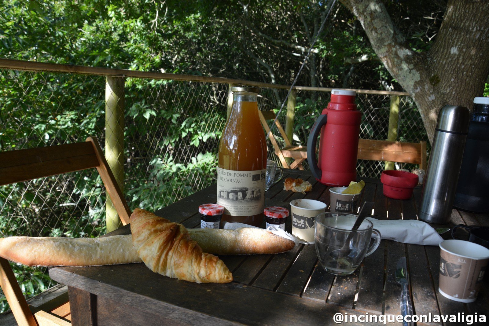 Colazione casa sull'albero in Bretagna Dormire su un albero in Bretagna