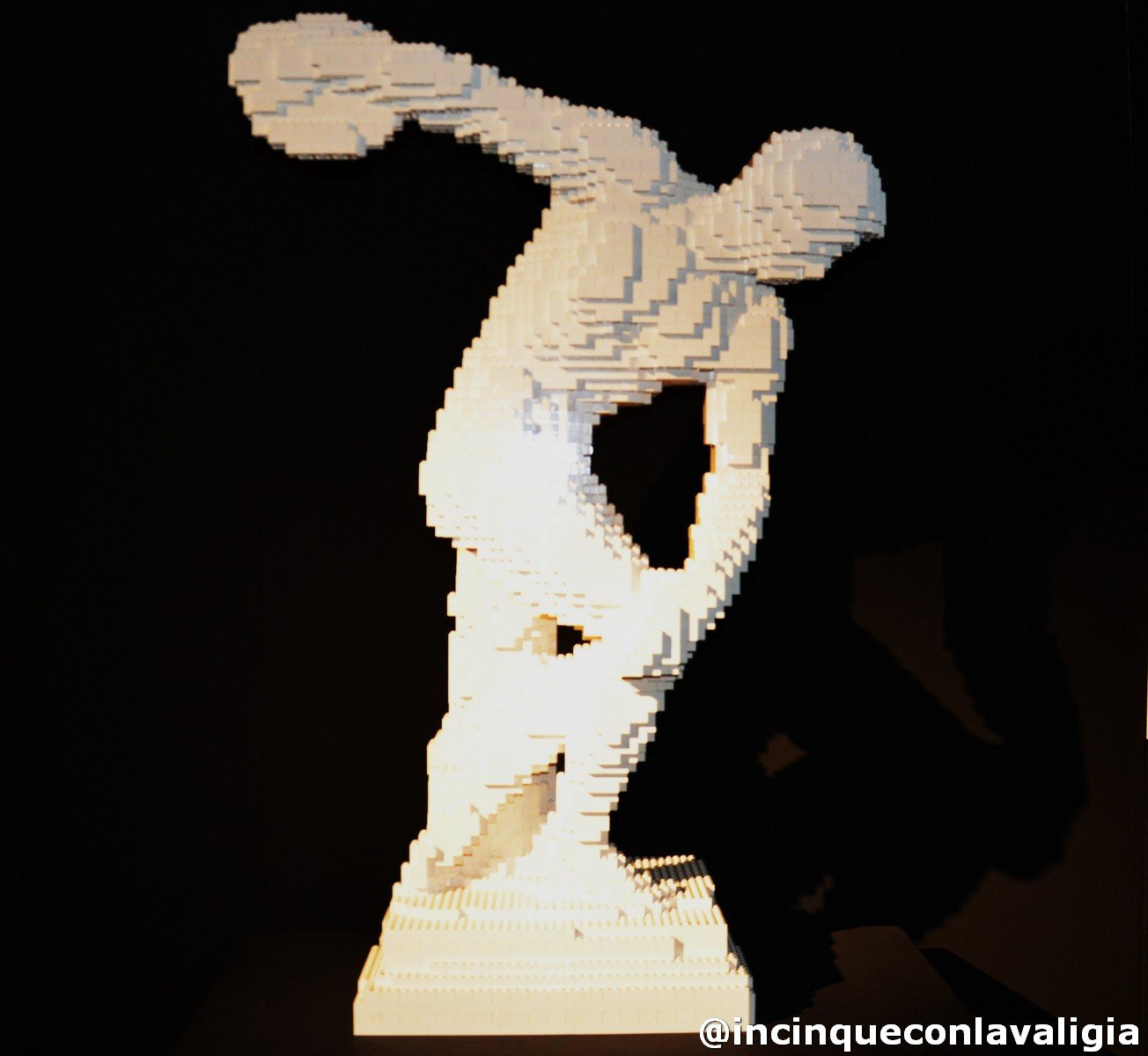The Art of the Brick statua discobolo The Art of the Brick