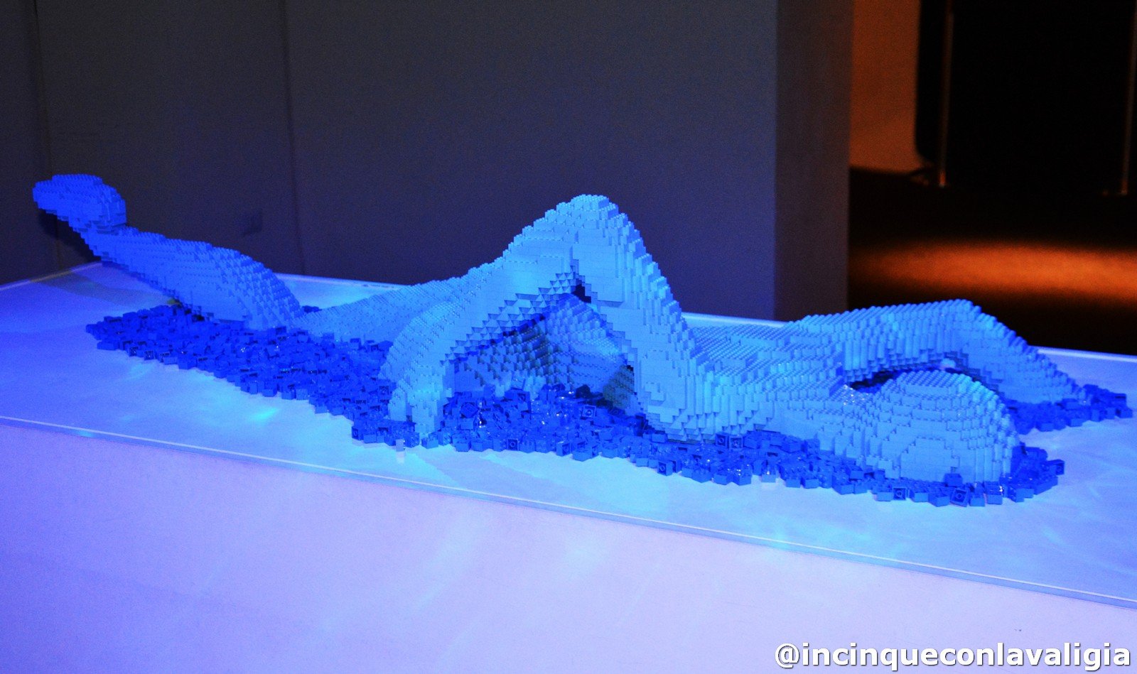 Scultura nuotatore di Lego Scultura nuotatore di Lego