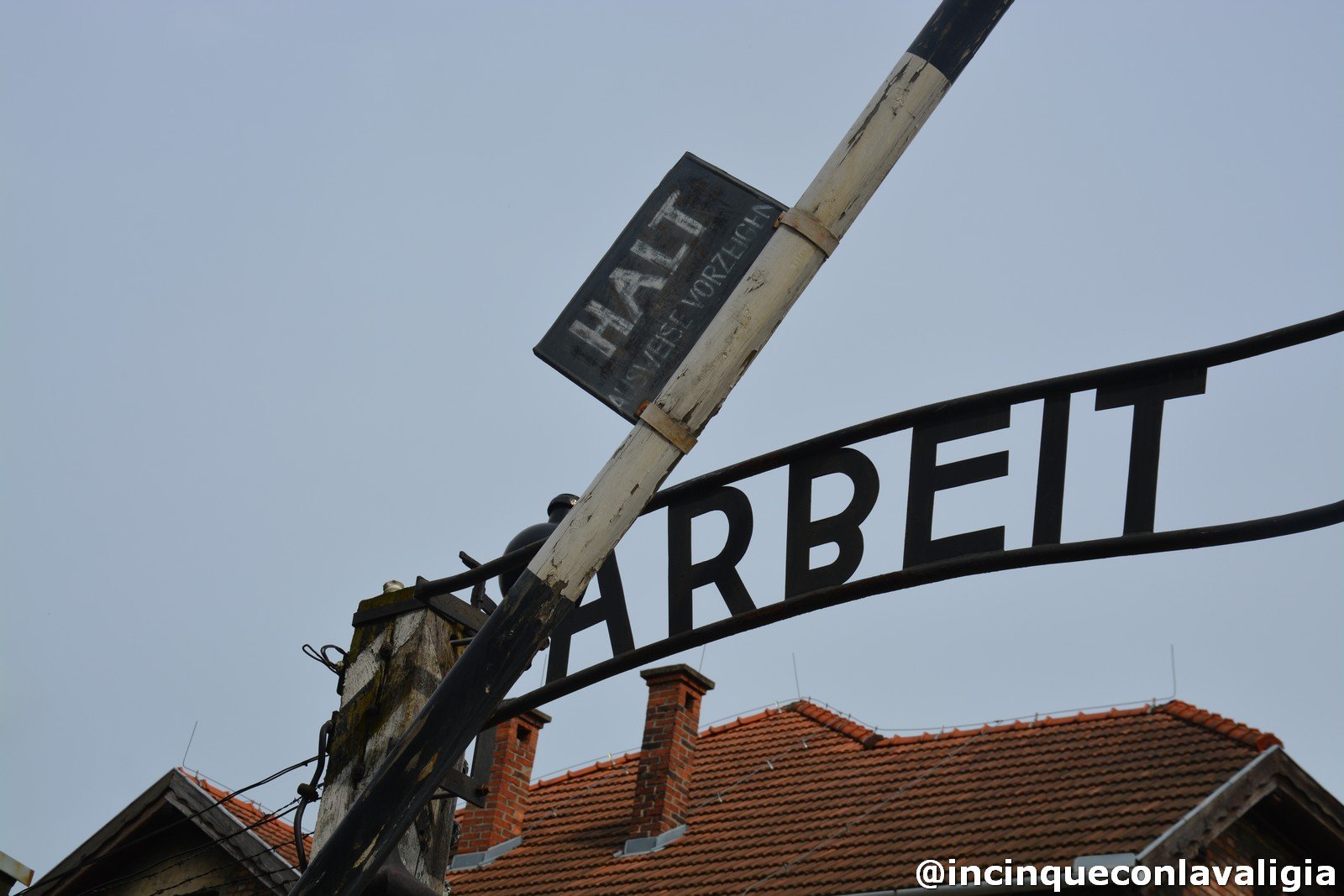La scritta Arbeit Macht Frei ad Auschwitz La scritta Arbeit macht frei