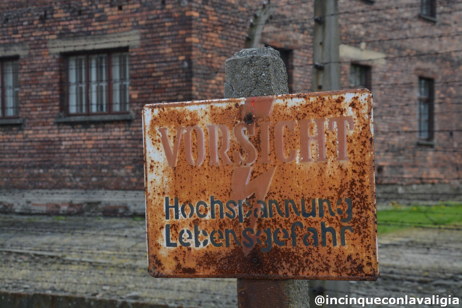Visitare i campi di concentramento con i bambini Auschwitz con i bambini