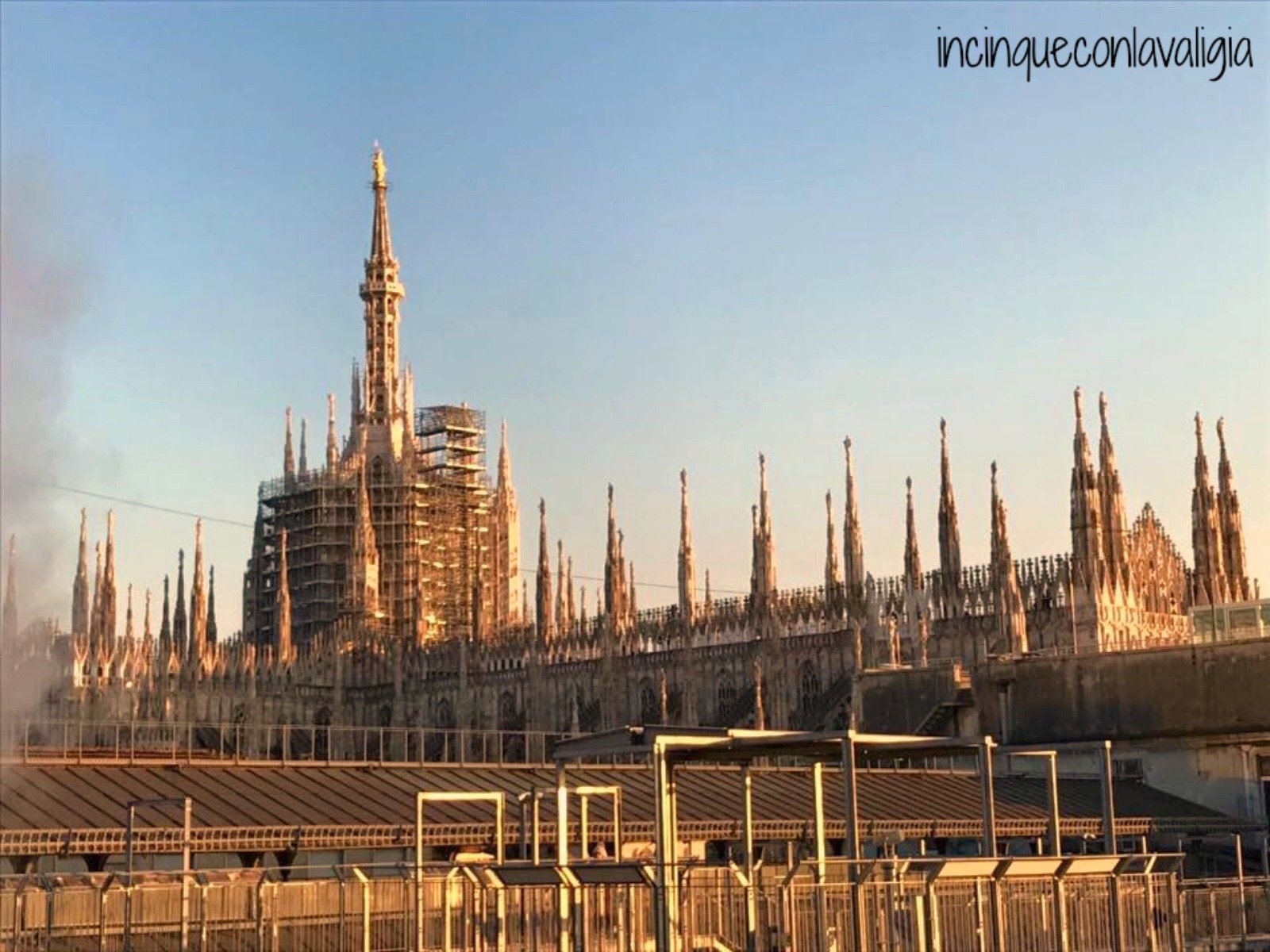 Il duomo visto dalla Galleria Le guglie del duomo dalla Galleria