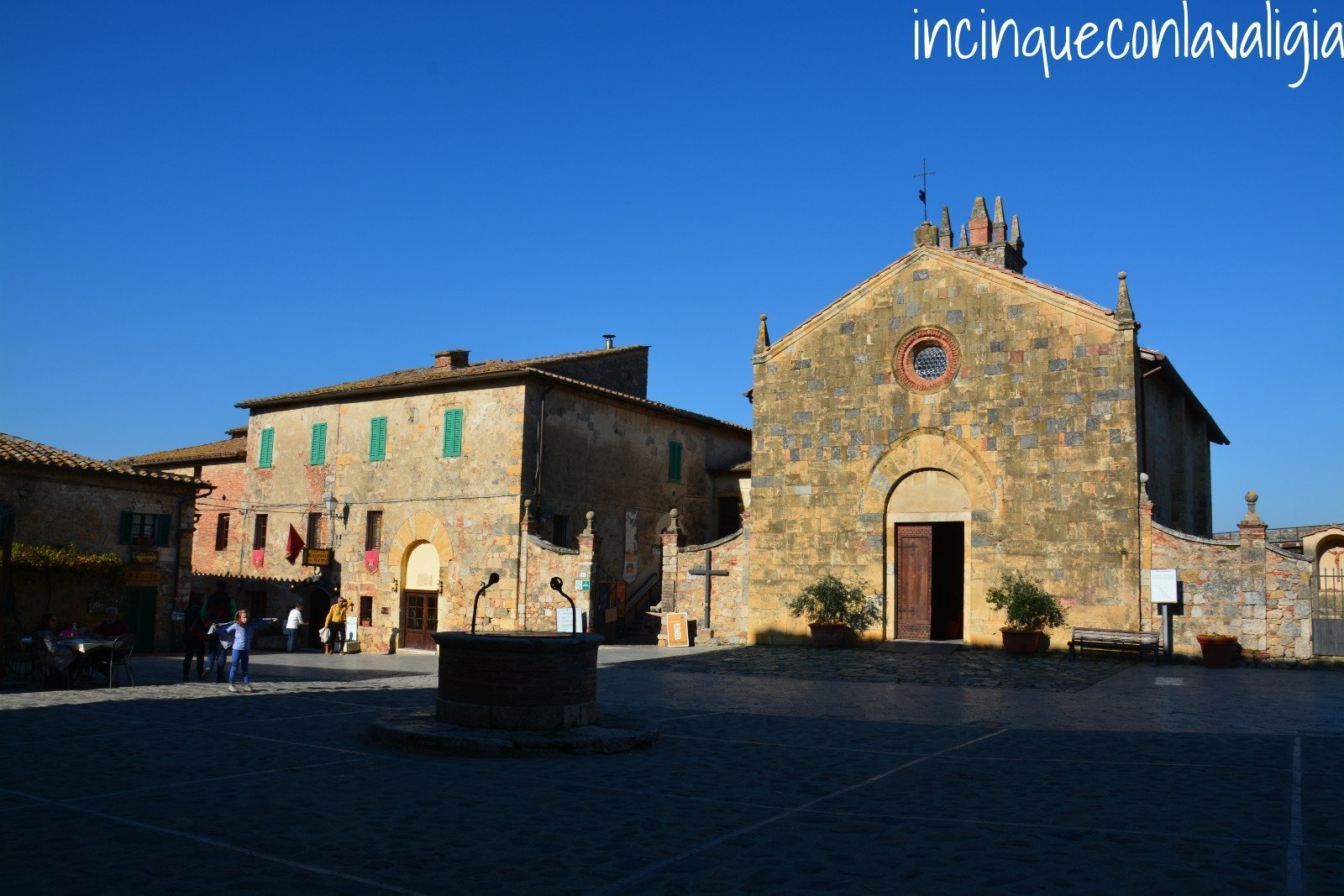 La chiesa di Monteriggioni Monteriggioni e il fascino medievale