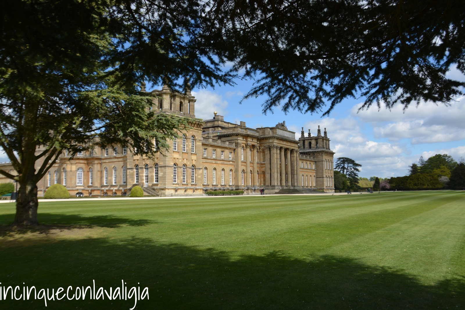 Blenheim Palace nell'Oxfordshire Itinerario nelle Cotswolds