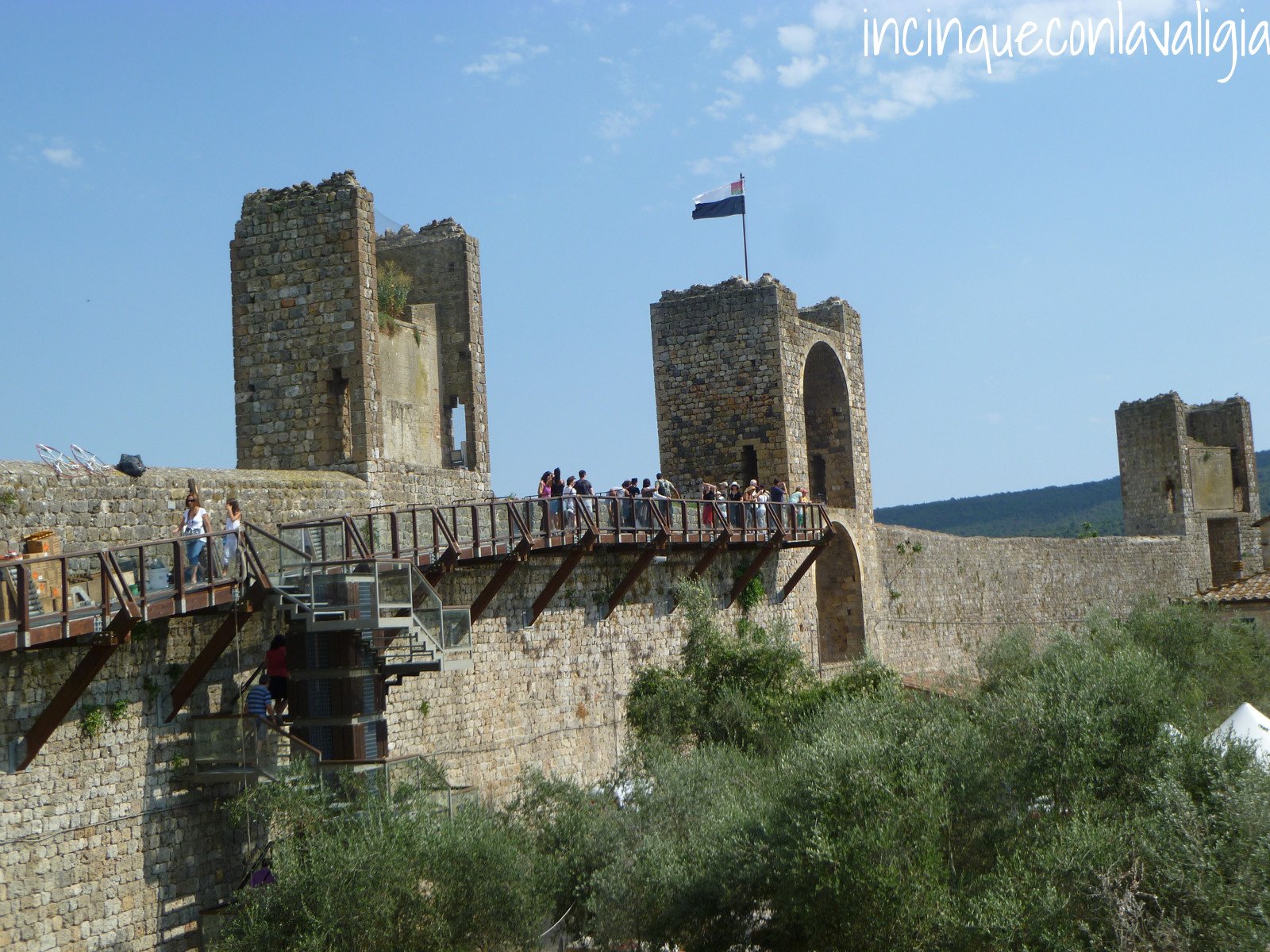 Le mura di ronda di Monteriggioni Monteriggioni e il fascino medievale