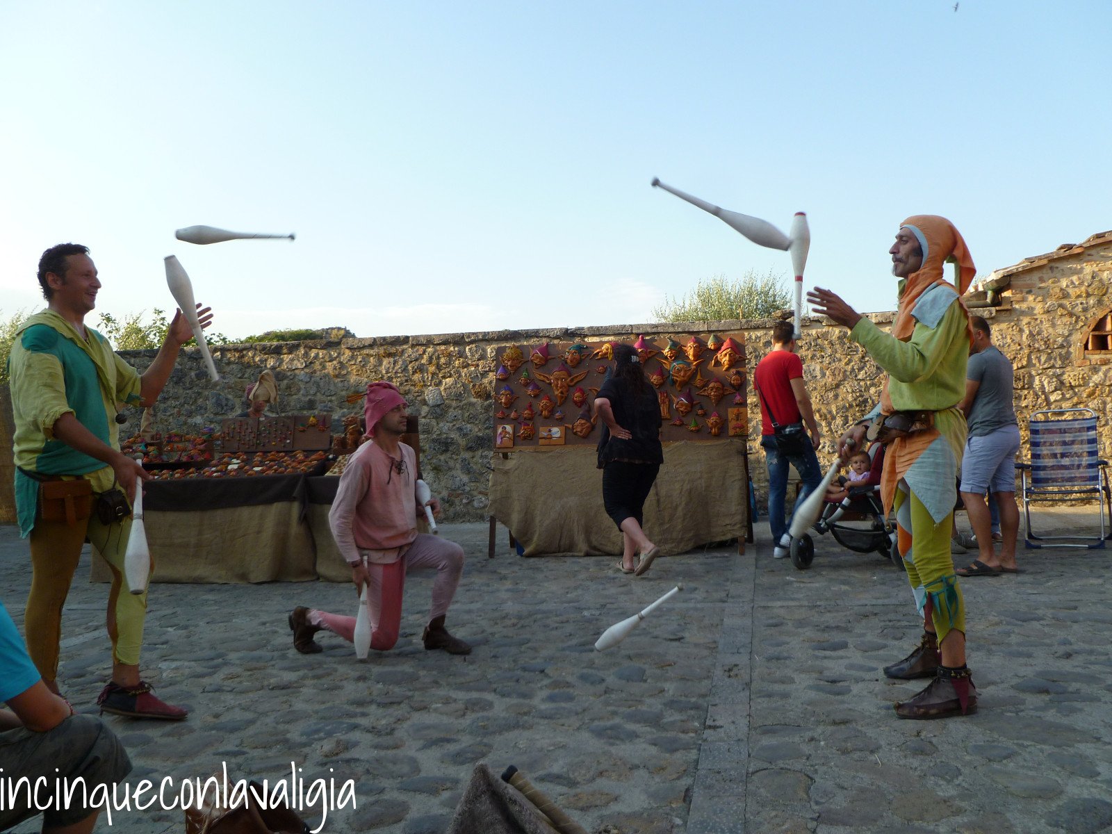 Artisti di strada Monteriggioni Monteriggioni e il fascino medievale