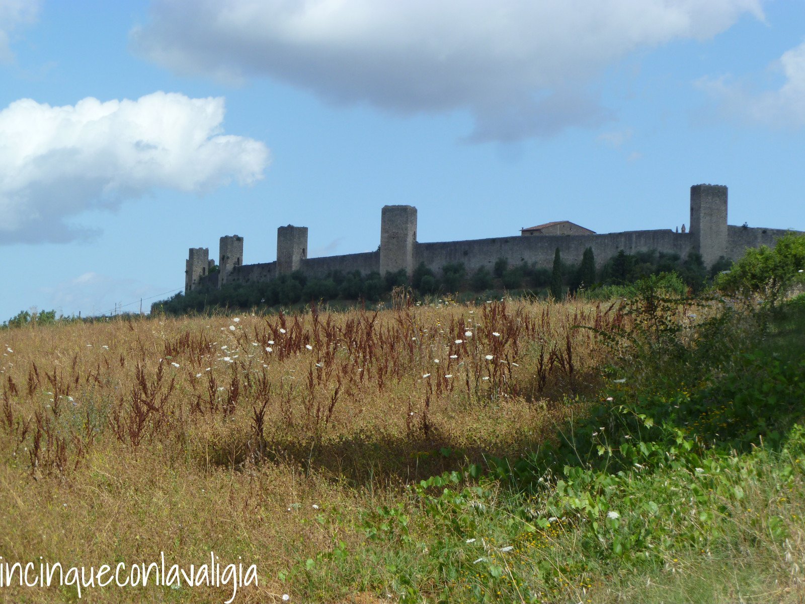 Le mura di cinta di Monteriggioni Monteriggioni e il fascino medievale