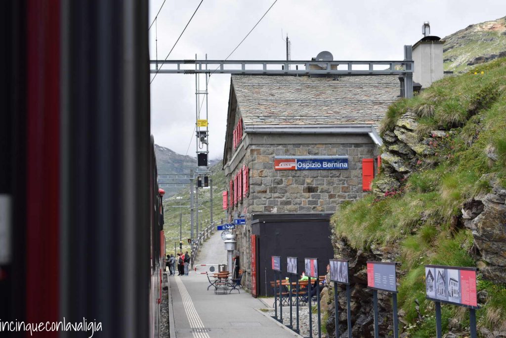 Ospizio Bernina trenino rosso Trenino rosso del Bernina con bambini
