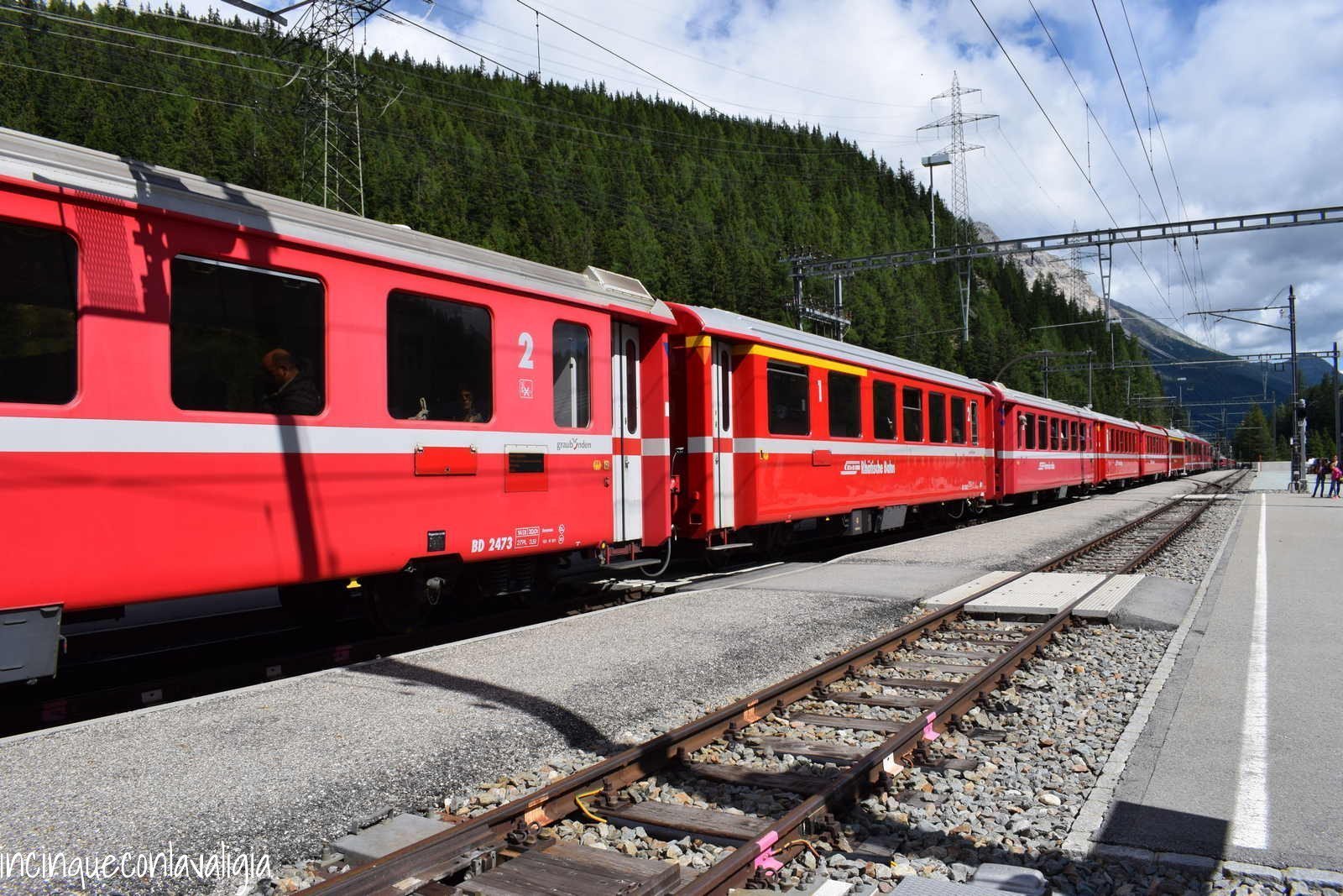 Il trenino rosso del Bernina Trenino rosso del Bernina con bambini