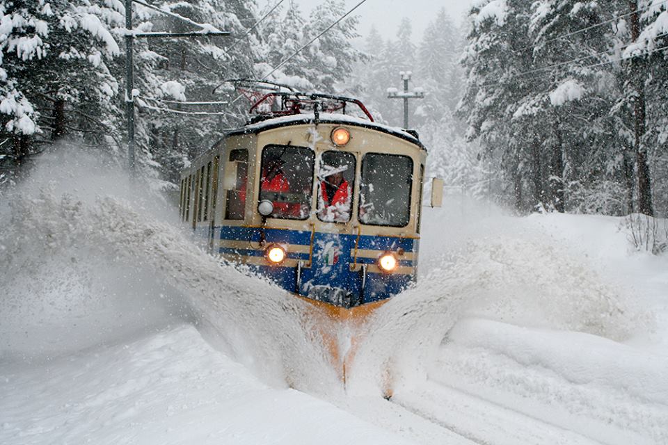 Treno Domodossola-Locarno in inverno