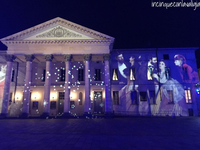 Como luci Natale Festival di luci a Como il teatro
