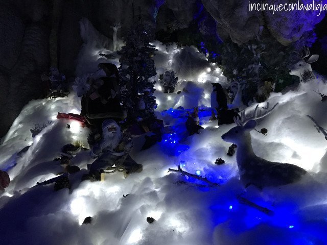 Allestimenti luminosi grotte di Rescia Natale in grotta alle grotte di Rescia