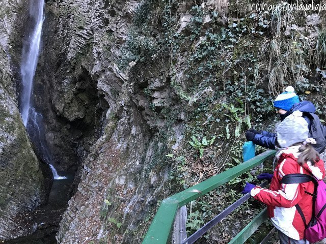 Grotte di Rescia in inverno Cascate Rescia