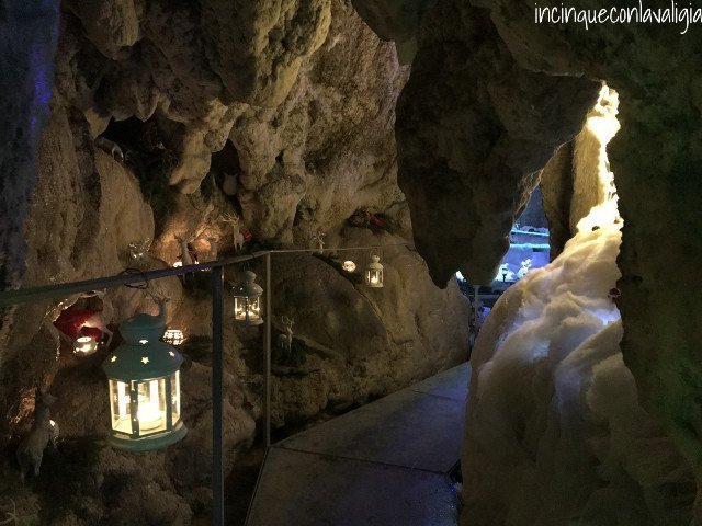 Percorso illuminato grotte di Rescia Natale in Lombardia Rescia