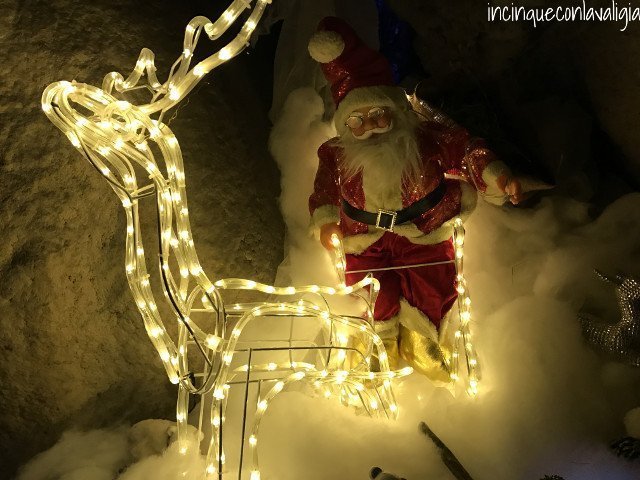 Allestimento luminoso grotte di Rescia Natale in grotta alle grotte di Rescia