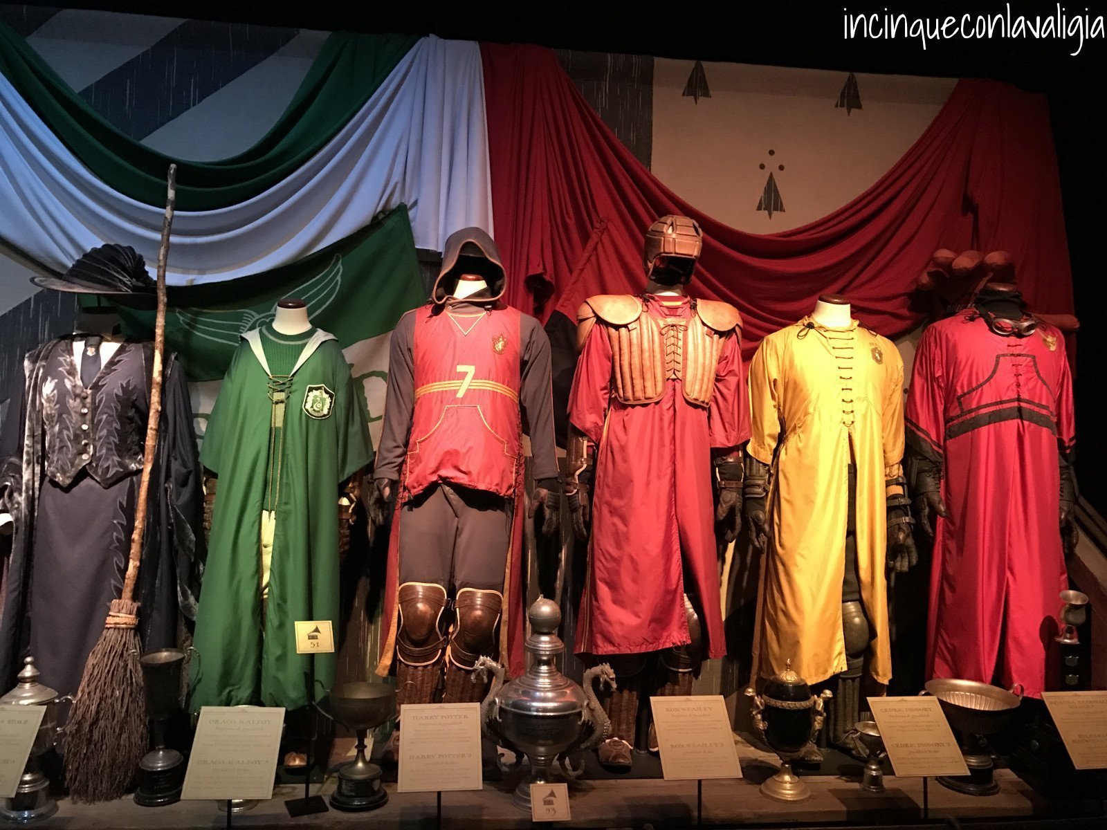 Le divise da Quidditch Mostra di Harry Potter a Milano
