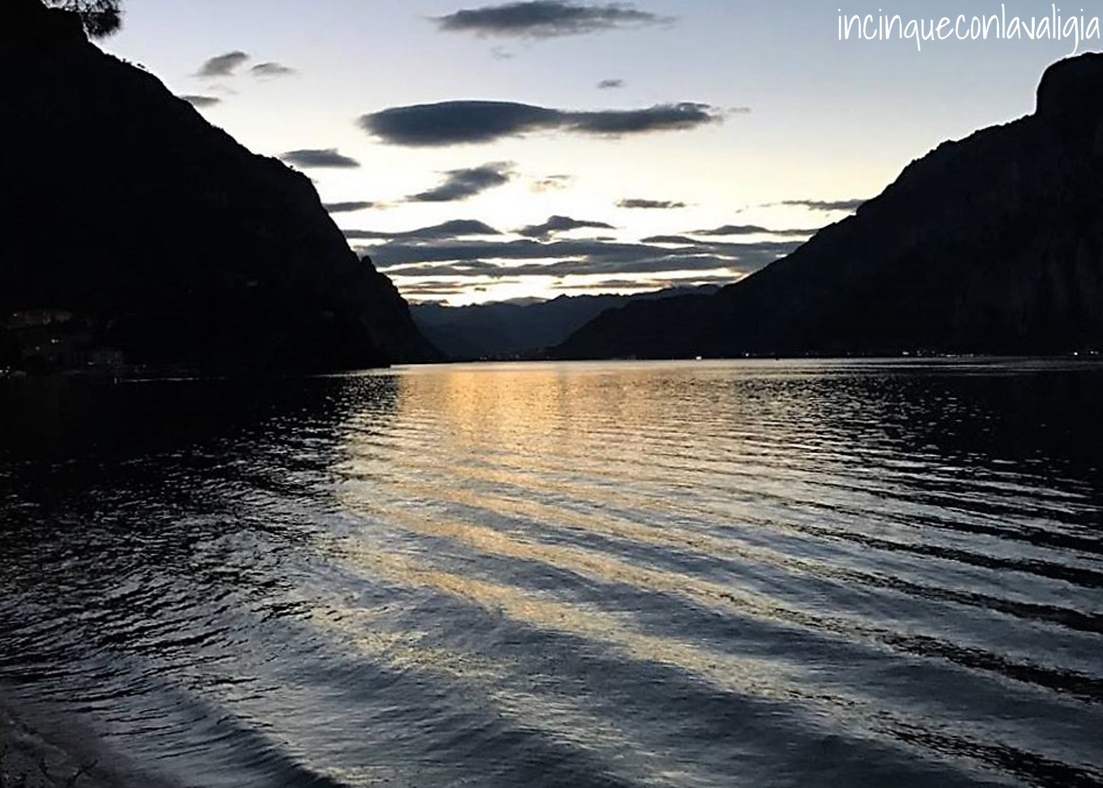 Lungolago di Lecco al tramonto #nonabbiamoilmare