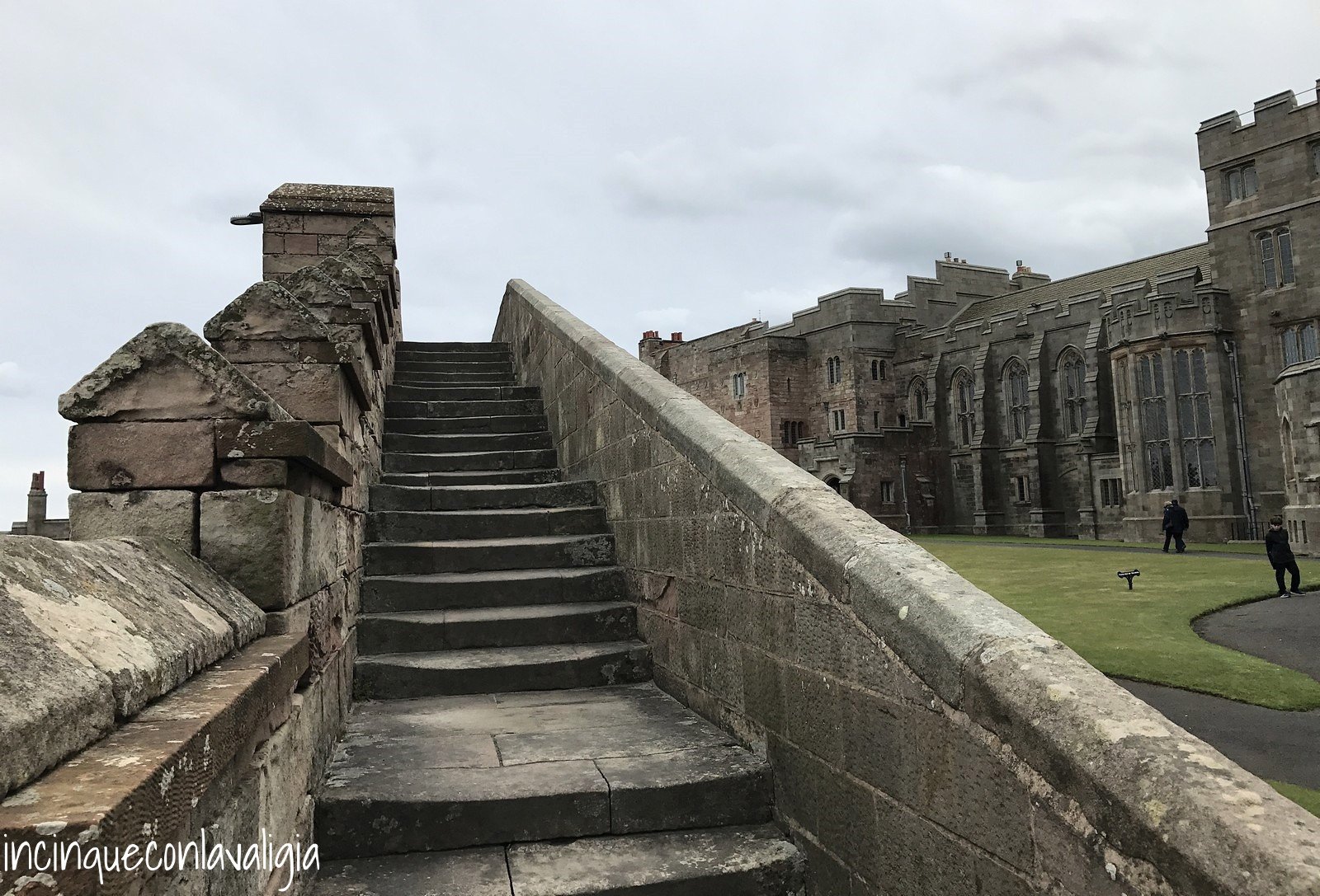 Mura del castello di Bamburgh Mura del castello di Bamburgh
