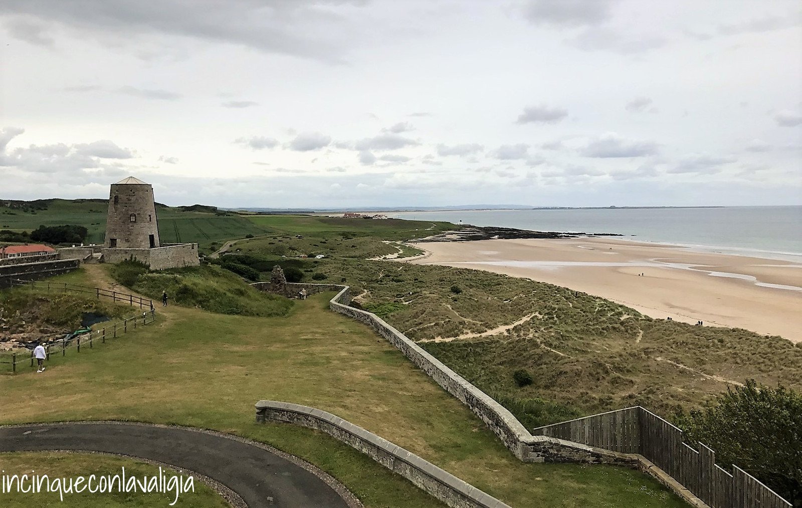 Vista su Bamburgh Beach dal castello Vista su Bamburgh Beach dal castello