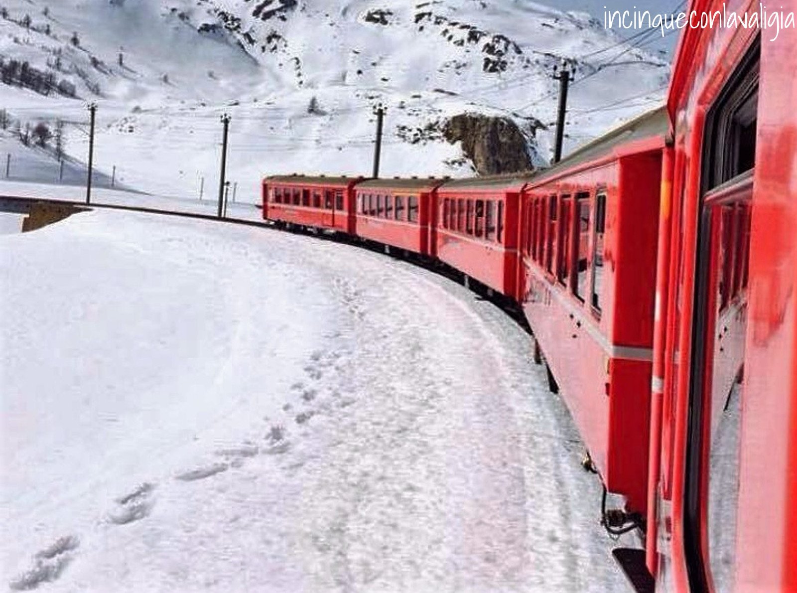 Trenino rosso del Bernina in inverno Itinerari di Natale
