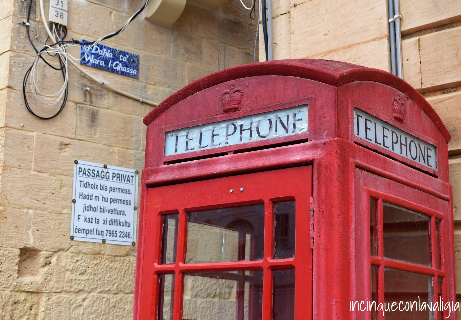 La cabina telefonica rossa a Gozo Cabina del telefono rossa a Gozo