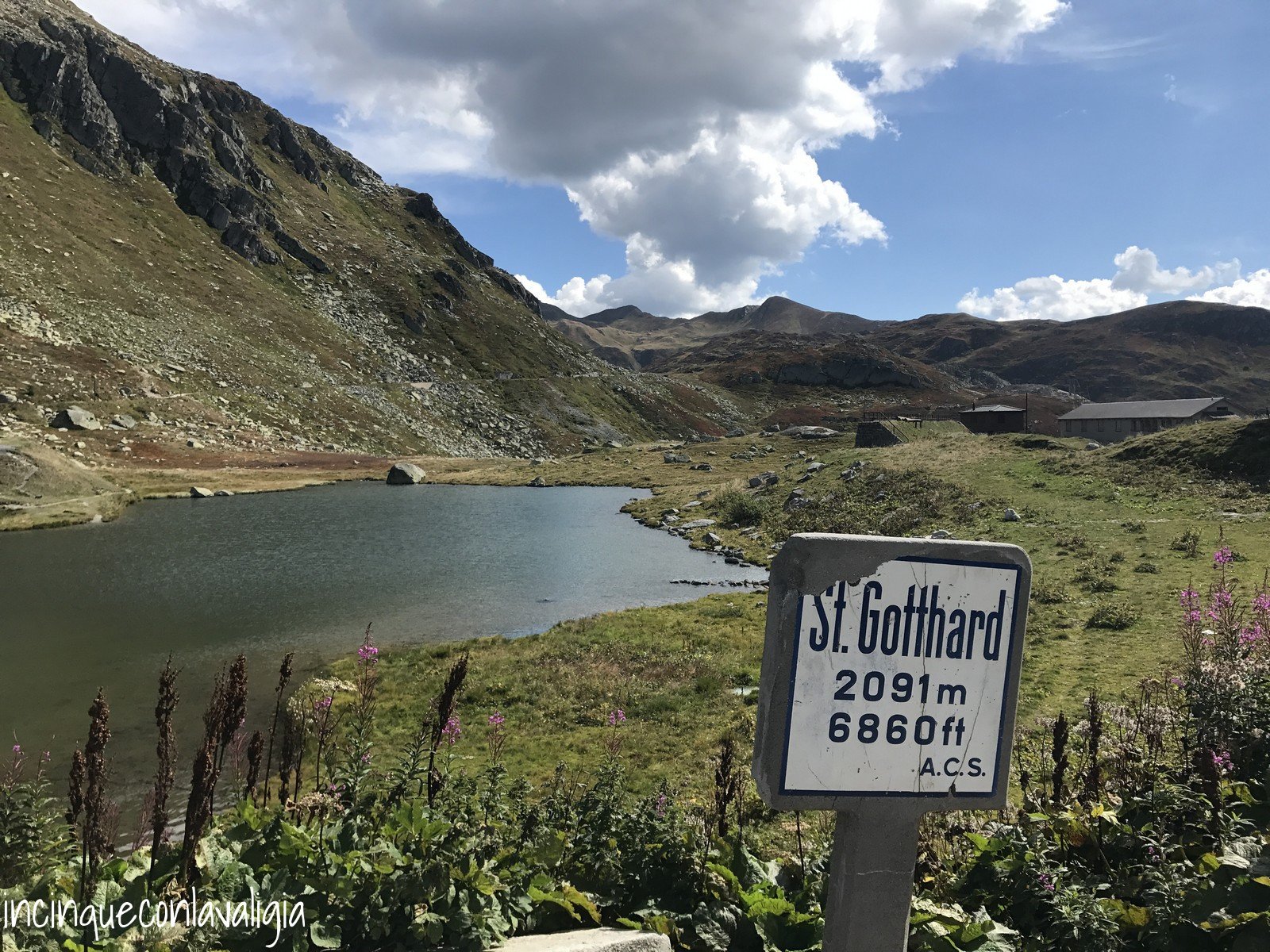 Giro dei passi in Svizzera - il Laghetto al San Gottardo Il passo del San Gottardo