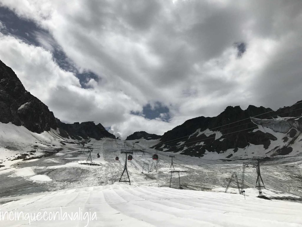 Sciare nella valle dello Stubai in Austria Sciare nella valle dello Stubai in Austria