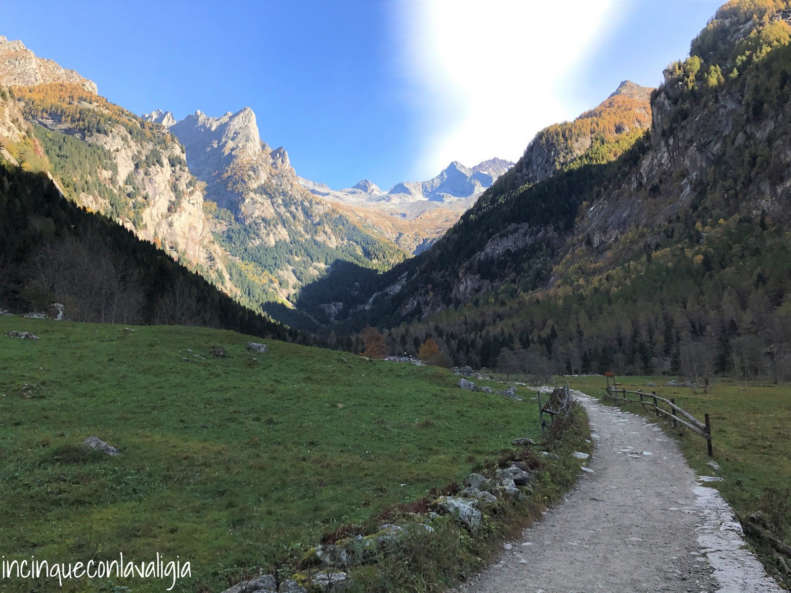Sentiero Val di Mello Autunno in Lombardia Val di Mello sentiero