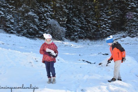 Lago di Carezza in inverno con bambini Lago di Carezza in inverno con bambini