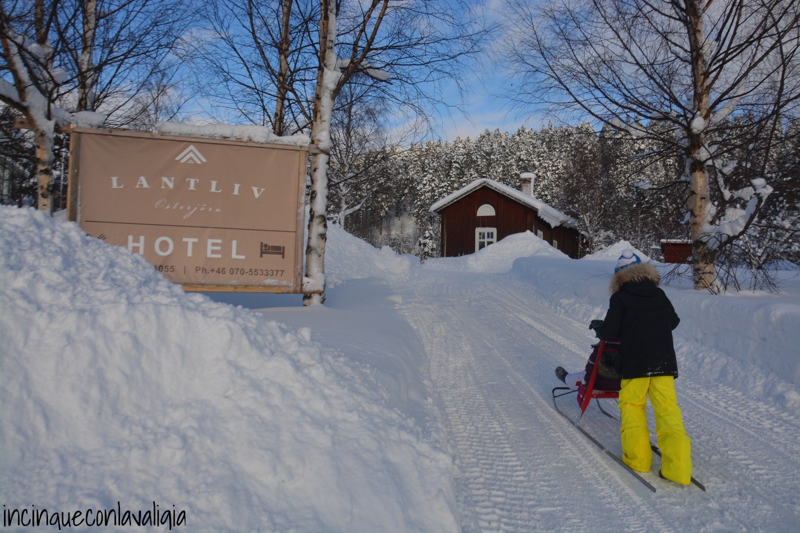 Lantliv Lodge in inverno con bambini Slitta Lantliv Lodge