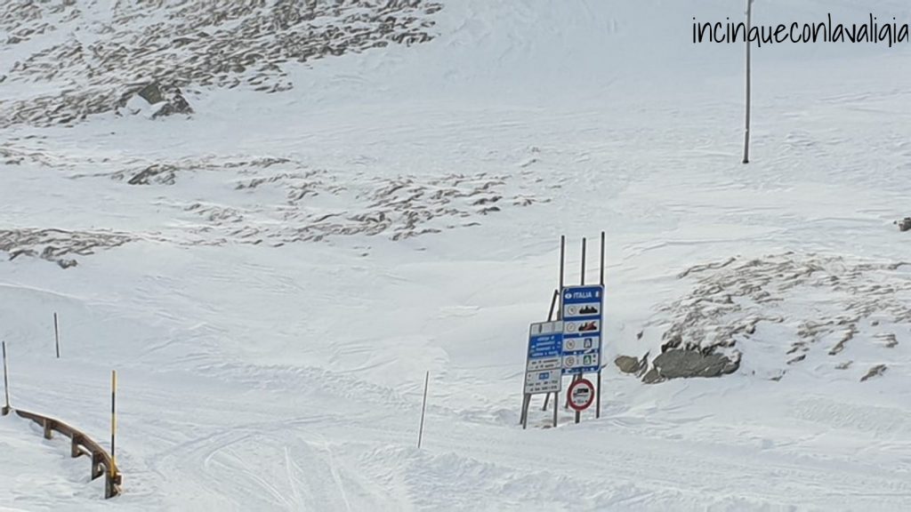 Passo dello Spluga in inverno In motoslitta in Valchiavenna in Lombardia