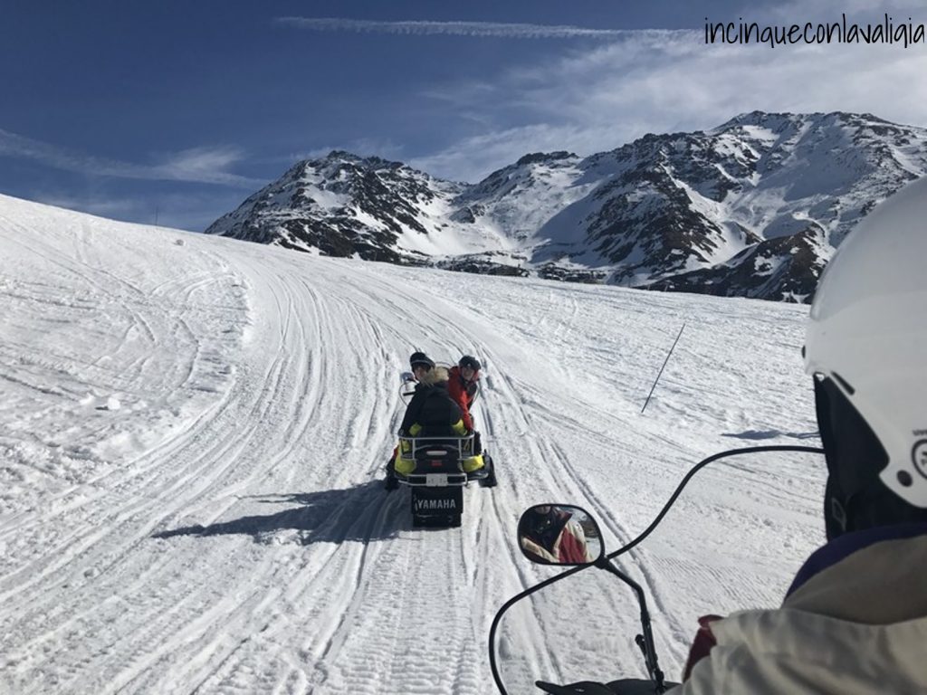 In motoslitta in Valchiavenna Escursione in motoslitta con bambini in Lombardia
