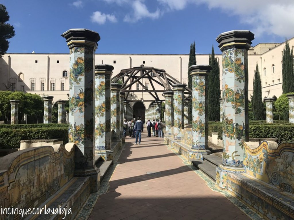 Napoli con bambini: chiostro di Santa Chiara Chiostro di Santa Chiara a Napoli