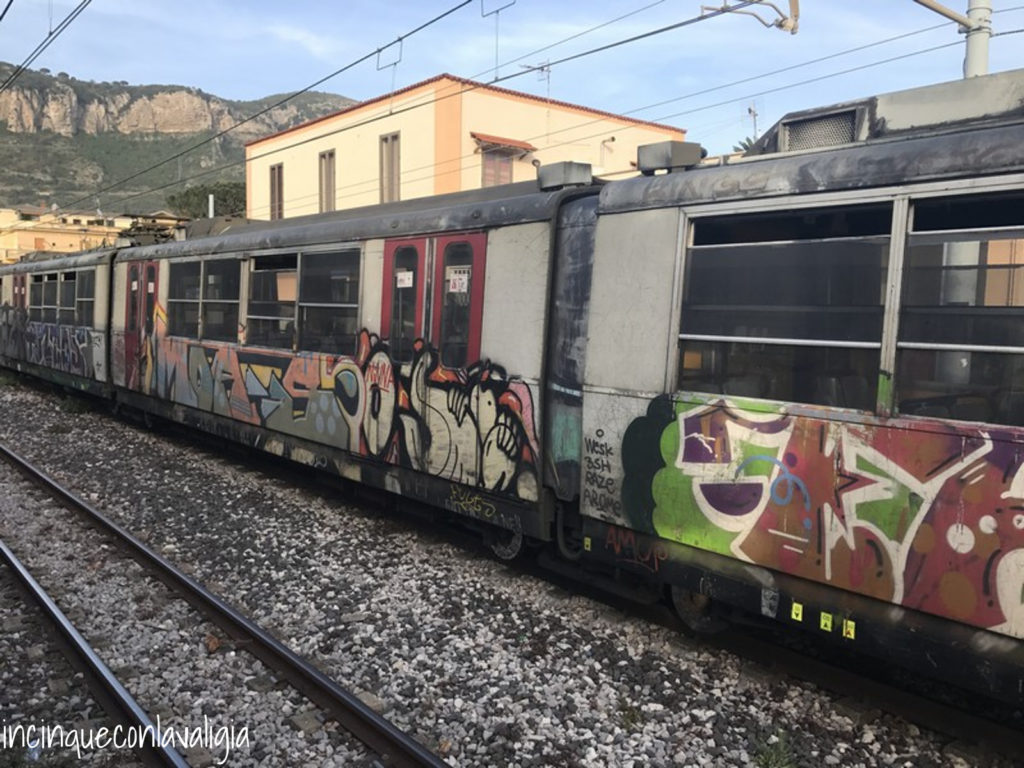 La Circumvesuviana per esplorare i dintorni di Napoli Napoli la Circumvesuviana