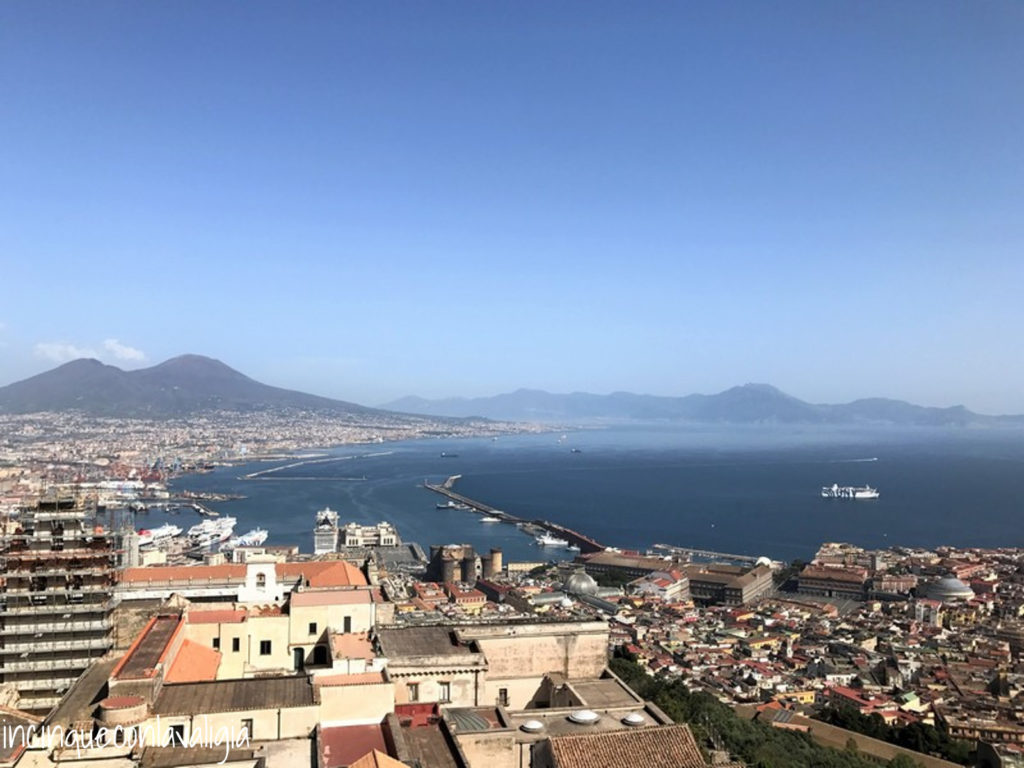 Il Golfo di Napoli visto dal Vomero Tutto il Golfo di Napoli visto dal Vomero