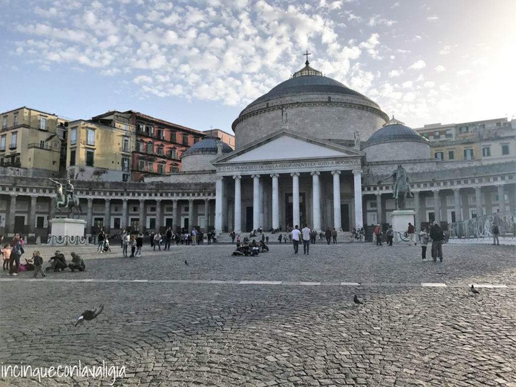 Piazza del Plebiscito a Napoli Piazza del Plebiscito a Napoli