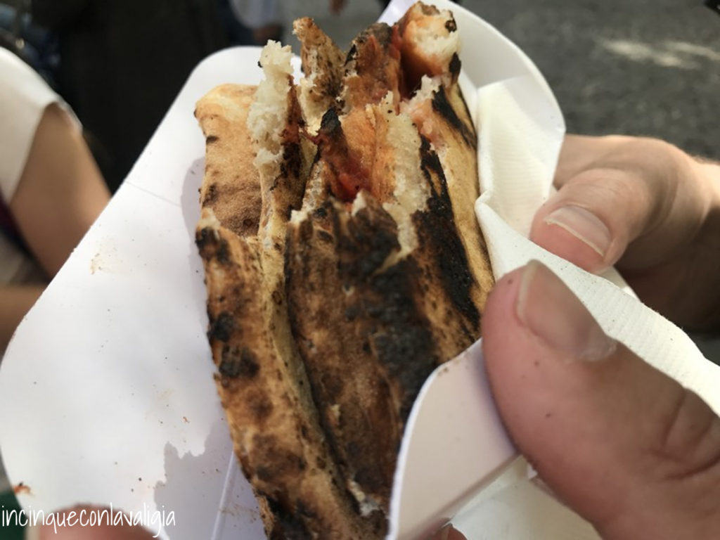 PIzza a portafoglio, il migliore street food del mondo Pizza a portafoglio il migliore street food del mondo