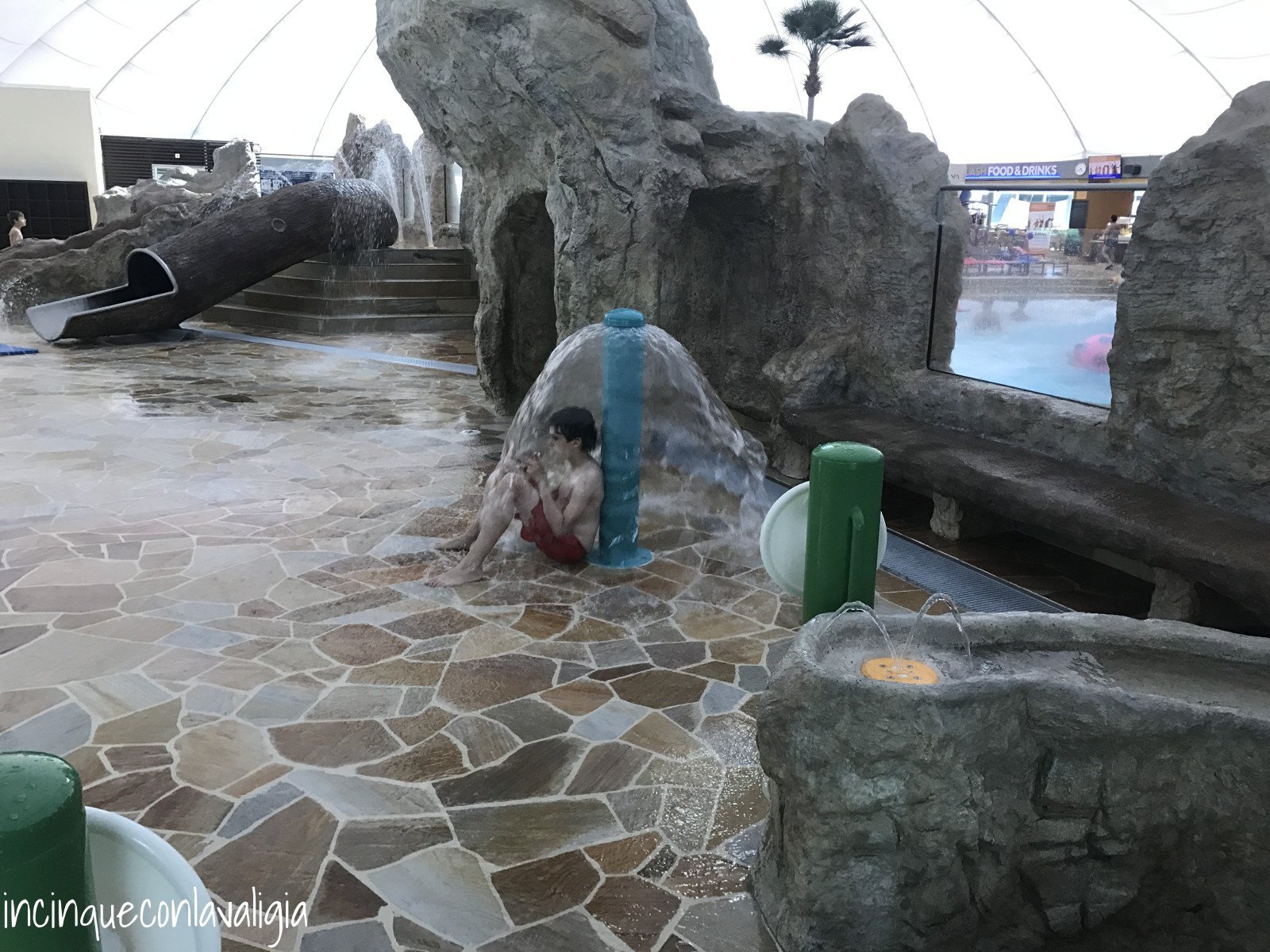 Interno area bimbi Monte Tamaro Splash e Spa